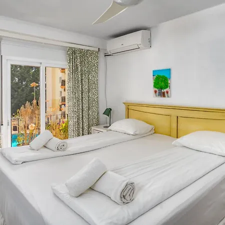 Seaside Bliss: 3 Bedroom With A View Apartman *
