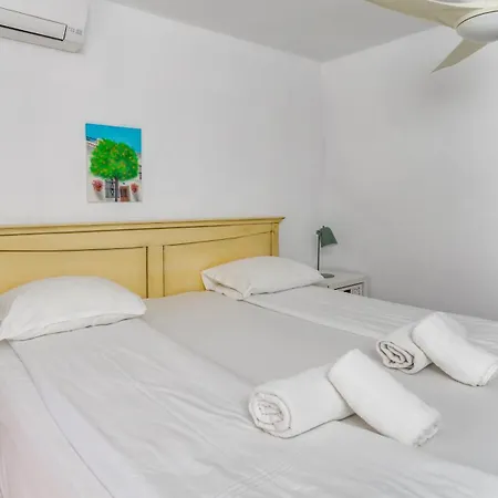 Apartment Seaside Bliss: 3 Bedroom With A View