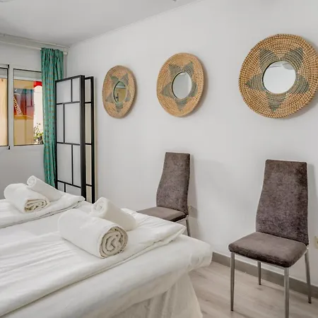 Seaside Bliss: 3 Bedroom With A View Apartment Fuengirola